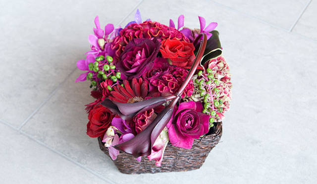 <b>男が楽しむ“ニューヨークスタイル”フラワーデザイン　「はじめてのバスケット・アレンジに挑戦（後編）」</b><br>先生の和気雅美さんの作品