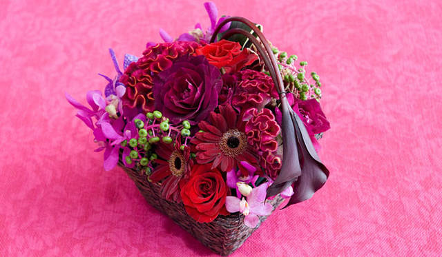 <b>男が楽しむ“ニューヨークスタイル”フラワーデザイン　「はじめてのバスケット・アレンジに挑戦（後編）」</b><br>先生の和気雅美さんの作品