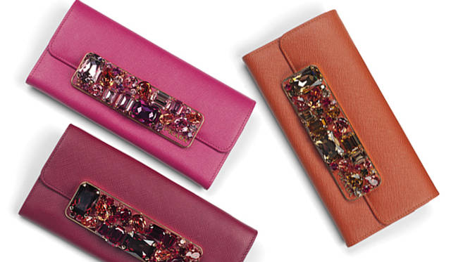<b>PRADA｜プラダ</b><br />クリスタルストーン付長財布　各8万9250円　