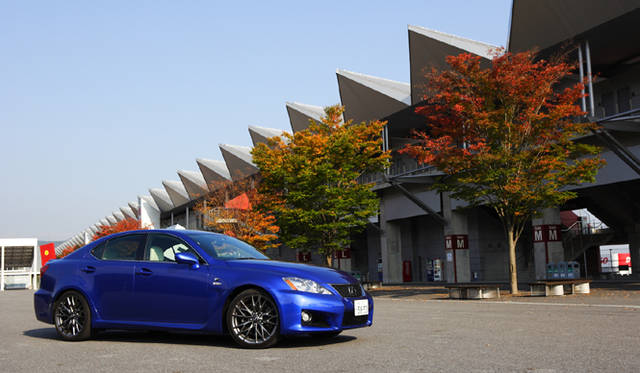 <em>LEXUS IS F｜レクサス IS F</em>