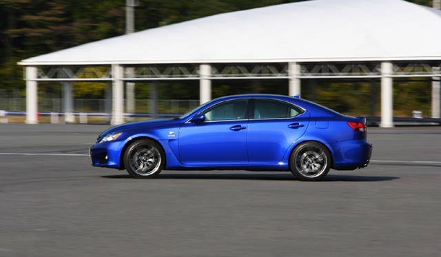 <em>LEXUS IS F｜レクサス IS F</em>