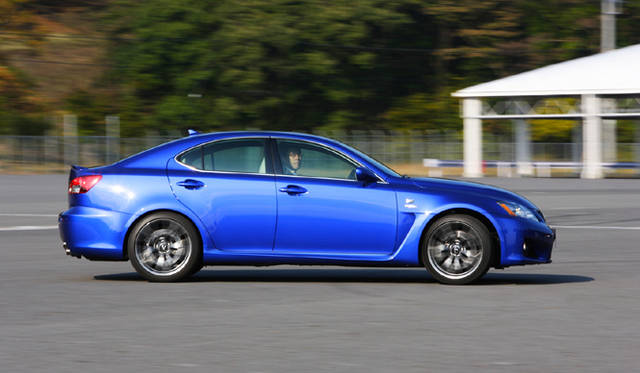 <em>LEXUS IS F｜レクサス IS F</em>