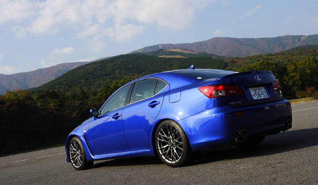 <em>LEXUS IS F｜レクサス IS F</em>