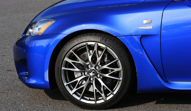 <em>LEXUS IS F｜レクサス IS F</em>