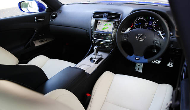 <em>LEXUS IS F｜レクサス IS F</em>