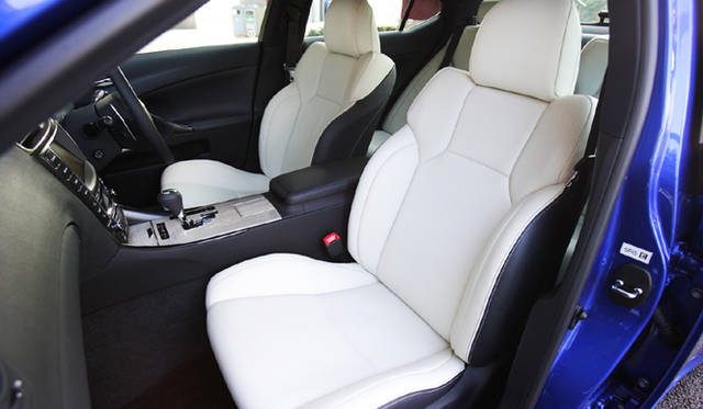 <em>LEXUS IS F｜レクサス IS F</em>