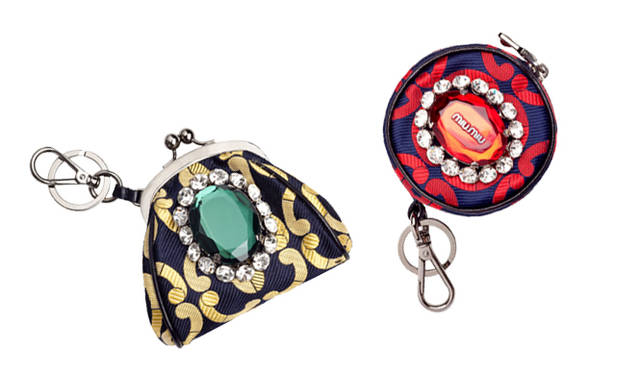 <strong>MIU MIU｜ミュウミュウ</strong><br />（左）コインケース　3万3600円　（右）コインケース　3万450円　以上予定価格