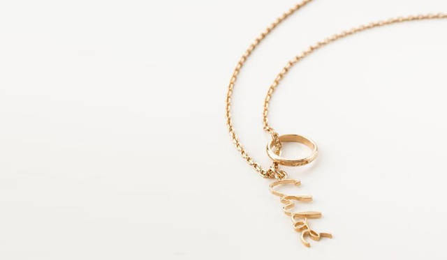 <strong>Chloé ｜クロエ</strong><br />「LOVE CHLOÉ Ring」ネックレス　3万1500円