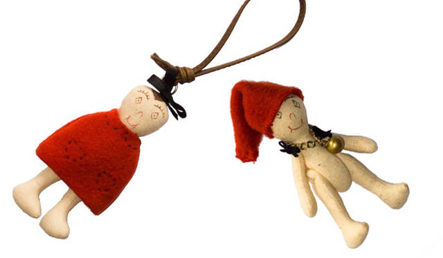 <strong>MARNI｜マルニ</strong><br />クリスマス限定パペットチャーム、ブローチ　各1万9950円