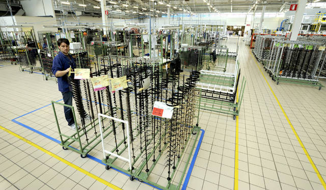 Ray-Ban TECH Carbon Fibre Collection│製造工程