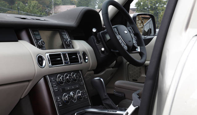 <em>RANGE ROVER VOGUE｜レンジローバーヴォーグ</em>