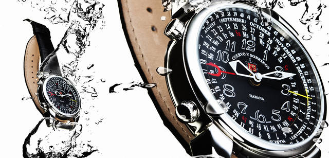 <br />独自のラテンセンスが光るキューバン・ブランドが、あのフォンテンメロウ社の特許機構として知られる、１年53 週表示のフルカレンダー機能を完全リメイク。45 mm というビッグケースを受け止める、繊細かつ大胆なラグも印象的だ。SS ケース×クロコダイルストラップ、自動巻き、45 mm 径。「トルピード ヒストリアドール セマナル」68万2500円（ムラキ Tel. 03-3273-0321）
