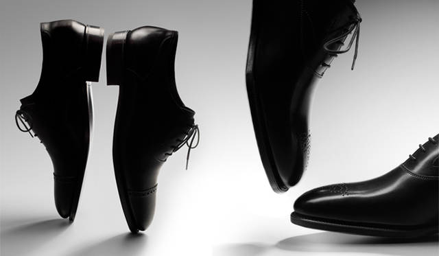 <b>MASSARO｜マサロ</b>　すべてのモデルにおいて、ブナ材で型をつくったのち破材レザーでサンプルがつくられる。