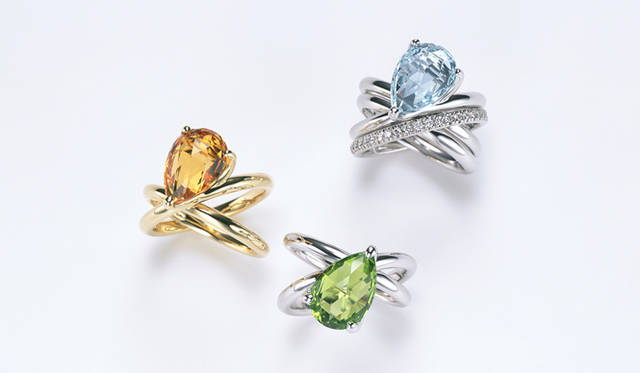 <em>MIKIMOTO｜ミキモト「Clossing Band Collection（クロッシング バンド コレクション）」</em>