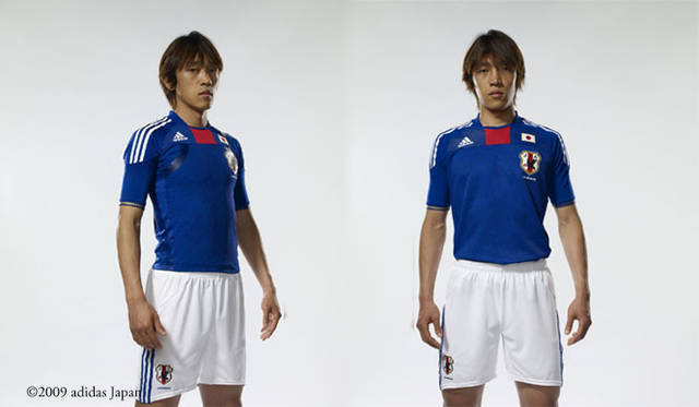 adidas｜サッカー日本代表 新オフィシャルホームユニフォーム｜中村俊輔選手（左／テックフィット、右／フォーモーション）