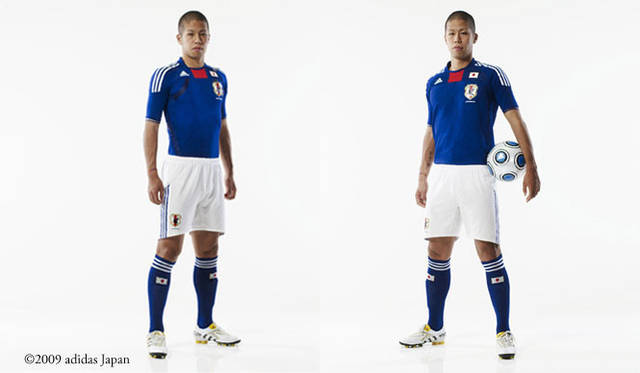 adidas｜サッカー日本代表 新オフィシャルホームユニフォーム｜森本貴幸選手（左／テックフィット、右／フォーモーション）
