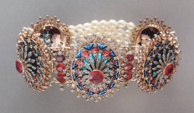 <em>Boucheron｜ブシュロン</em>