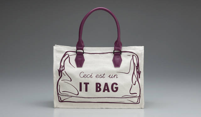 <strong>LONGCHAMP｜ロンシャン</strong><br />　IT BAG　「レジェンド」（小）  価格｜2万9400円 ／ サイズ｜W36xH26xD11cm