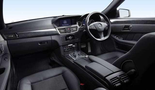TOKYO MOTOR SHOW 2009｜東京モーターショー2009　MERCEDES BENZ／メルセデス・ベンツ「E250CGIブルーエフィシェンシー アバンギャルド」 