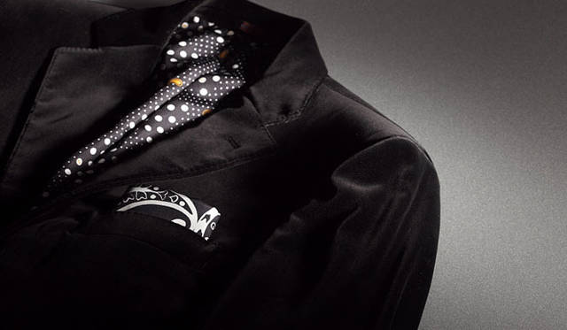 <strong>ETRO｜エトロ</strong>　ポケットチーフ1万4700円（シルク100％）