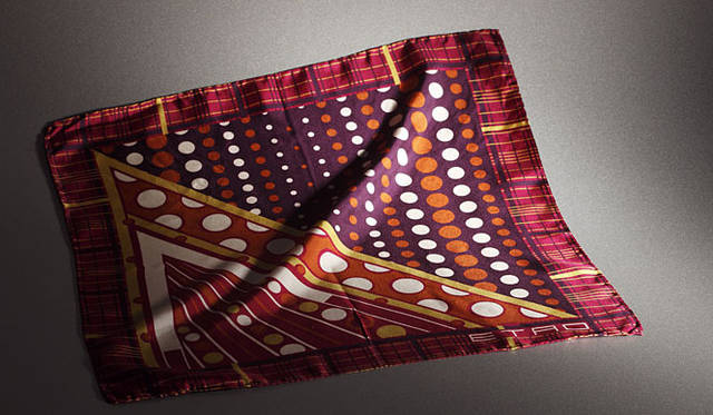 <strong>ETRO｜エトロ</strong>　ポケットチーフ1万4700円（シルク100％）