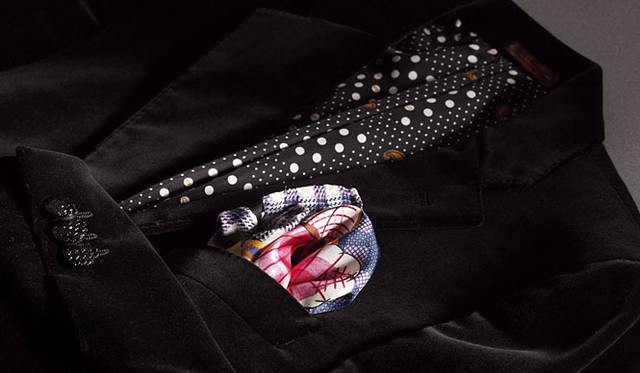 <strong>ETRO｜エトロ</strong>　ポケットチーフ1万4700円（シルク100％）