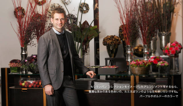  ジャケット 8万1900円、ヘンリーネックニット 2万9400円、シャツ 2万6250円、パンツ 3万1500円