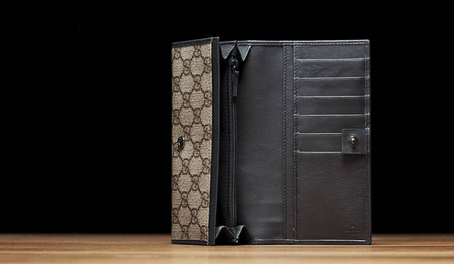 <b>GUCCI｜グッチ</b>  「ウェブ」ロングウォレット 6万5100円