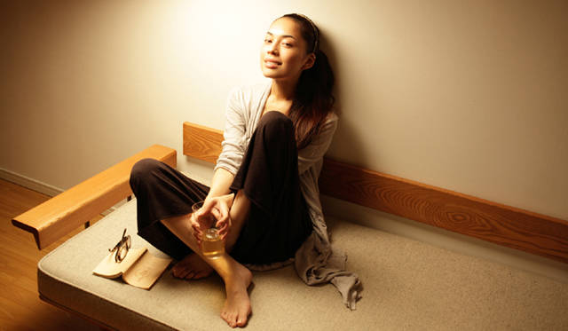 連載・田中玲｜其の六「柔らかい夜」　最初の一口が爽やかに且つ、とろりと咽に滑り込む。柔らかい 夜の始まり。