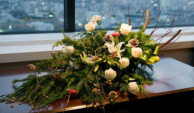 和気雅美│ブーケを寝かせたようなアレンジメント