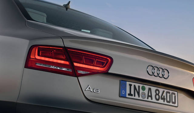 <em>Audi A8｜アウディ A8</em>