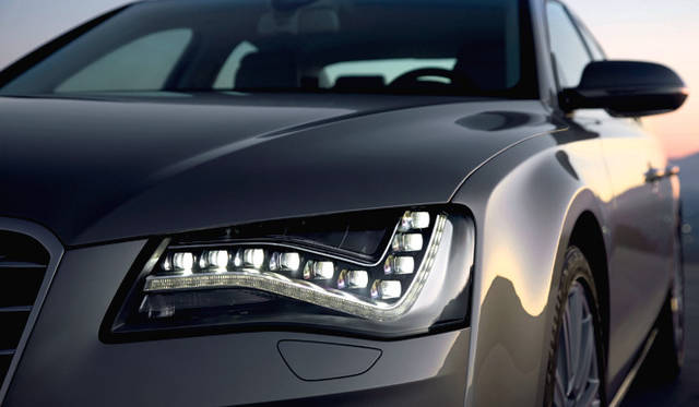<em>Audi A8｜アウディ A8</em>