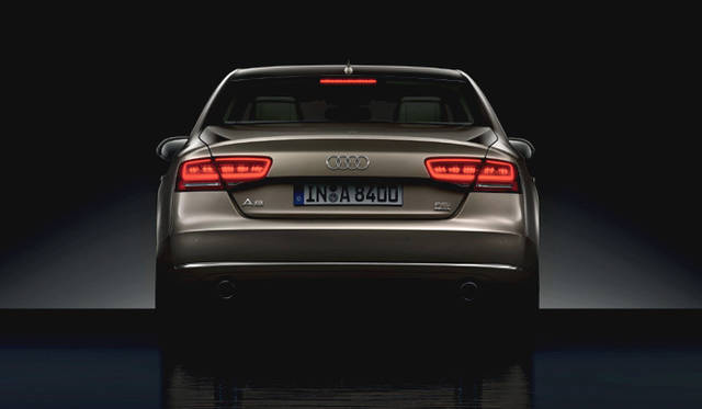 <em>Audi A8｜アウディ A8</em>
