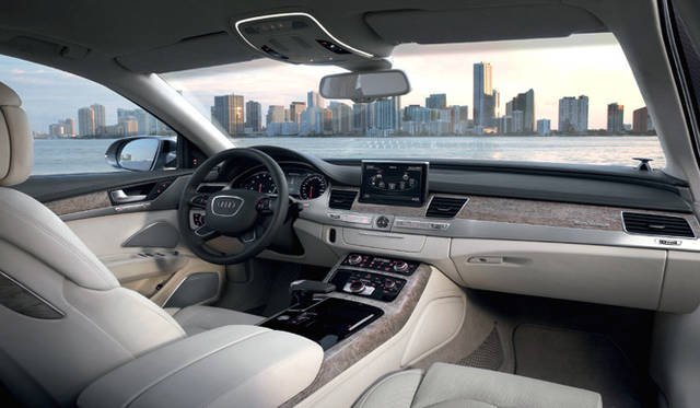 <em>Audi A8｜アウディ A8</em>