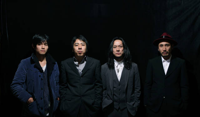 MOVIE｜ 『蘇りの血』　左から伊賀大介さん、豊田利晃監督、中村達也さん、渋川清彦さん