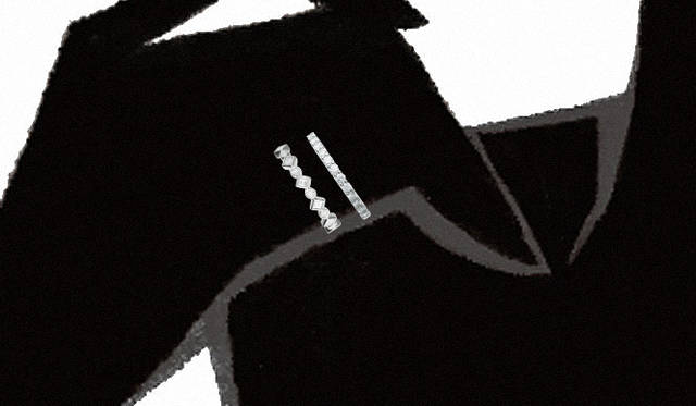 ｜記念日のたび、思い出を重ねるたびに、ひとつずつリングを増やしていく。ティファニー セレブレーション リングはデザインちがいのものを組み合わせて、いろいろな表情を楽しんで。上から｜フルサークル シェアドプロングセット リング[PT×ダイヤモンド]70万3500円～、ティファニー ジャズ ラウンド スクエア ダイヤモンド リング[PT×ダイヤモンド]50万9250円～（ともにティファニー／ティファニー・アンド・カンパニー・ジャパン・インク 0120-488-712）