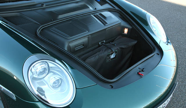 <em>PORSCHE 911 turbo｜ポルシェ 911 ターボ</em>