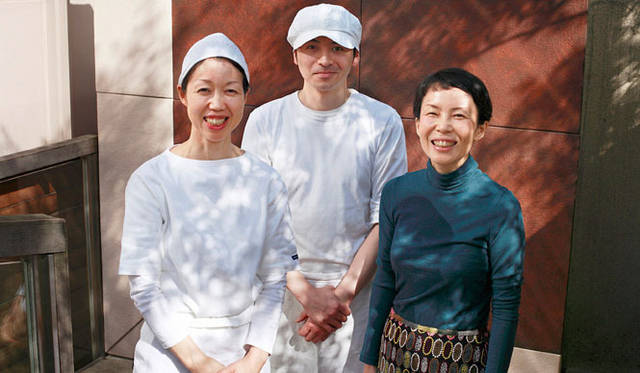ダンディゾン｜右から引田オーナーと、木村シェフ、販売主任の森さん。「なんでも言い合える最高のチームです。」と引田さん