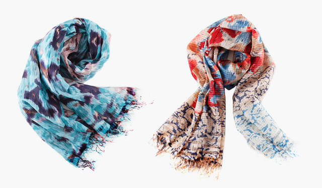 <b>EPIS</b>｜2010年春夏シーズン注目のフラワープリントストール。ストール 左 1万7850円、右 1万9950円（2月下旬展開予定）（エピス／伊勢丹新宿店）