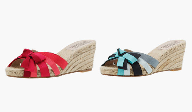 <b>Salvadore Ferragamo</b>｜グログランリボンをグラデーションで重ねたウェッジソールサンダル。 [H5cm] 各4万7250円（3月上旬展開予定）（サルヴァトーレ フェラガモ／フェラガモ・ジャパン）