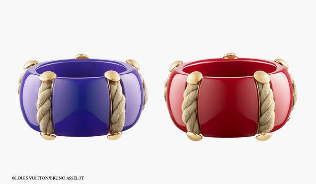 <b>LOUIS VUITTON</b>｜鮮やかな太バングルをいくつも重ねて着けたい。ラッカーバングル　各5万1450円（ルイ・ヴィトン／ルイ・ヴィトン カスタマーサービスセンター）