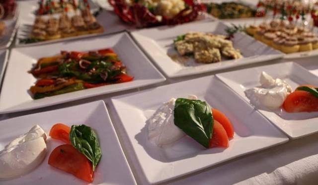 ビュッフェテーブルもイタリアン料理で鮮やかに彩られた。