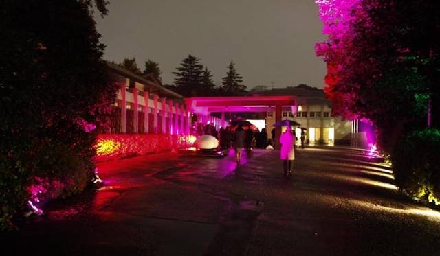 ライトアップされた在日イタリア大使館。