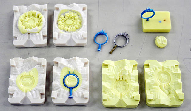 三原康裕的日本モノづくり｜金属を形成するためのゴム型。カッターで予測しながら形を切る神業