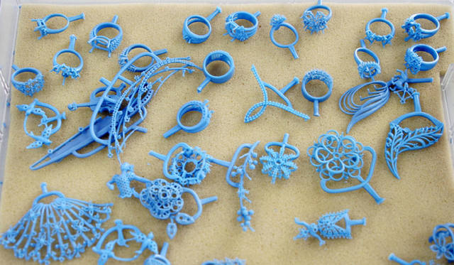 三原康裕的日本モノづくり｜ゴム型から作れれたワックスの型。これを元に金属を鋳造する。