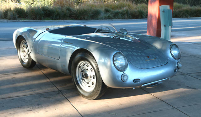 <em>PORSCHE BOXSTER SPYDER｜ポルシェ・ボクスター・スパイダー</em>　写真はポルシェ550スパイダー