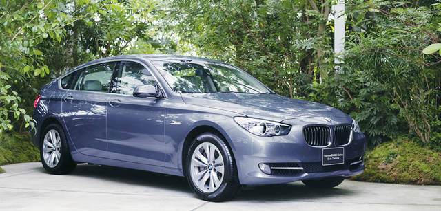 New BMW GRAN TURISMO｜ニュー BMW グランツーリスモ　ボディサイズは535i、550iともに全長5000×全幅1900×全高1565mm。タイヤは、535iには18インチが、550iには19インチが標準装備される。（写真は535i）
