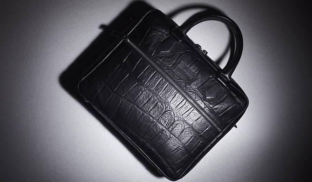 <strong>ETRO｜エトロ</strong>　ビジネスを美しくサポートするクロコ型押しバッグ　バッグ17万1150円