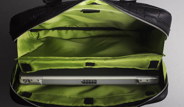 <strong>ETRO｜エトロ</strong>　ビジネスを美しくサポートするクロコ型押しバッグ　バッグ17万1150円