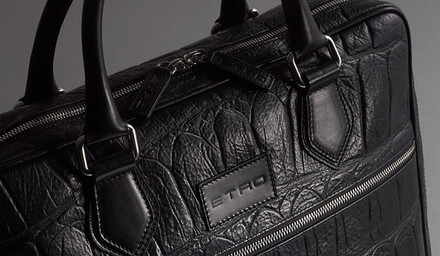 <strong>ETRO｜エトロ</strong>　ビジネスを美しくサポートするクロコ型押しバッグ　バッグ17万1150円